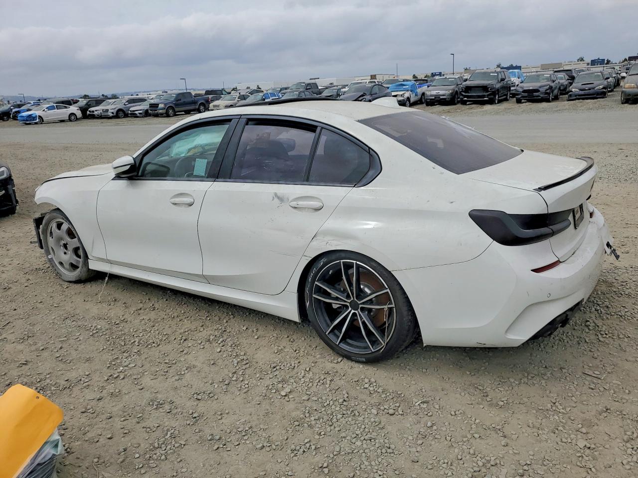 2019 BMW 3 series VIN WBA5R1C59KFH10345 photo 2