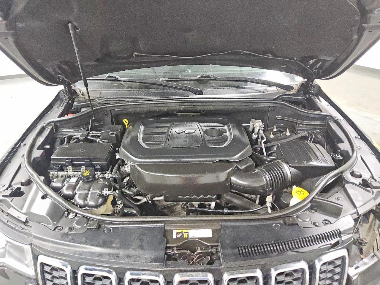 2018 Jeep Grand cher VIN 1C4RJFBG0JC405650 photo 12