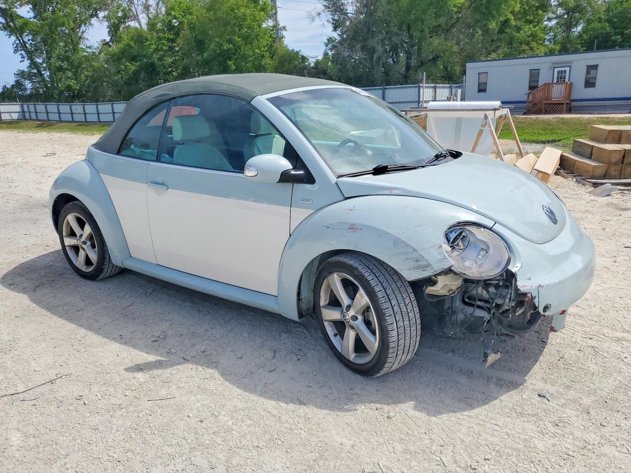 2010 Volkswagen Beetle VIN 3VWRW3AL0AM011110 photo 4