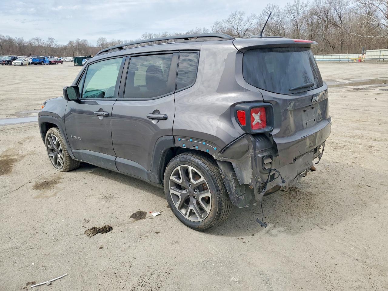 2017 Jeep Renegade VIN ZACCJABB5HPF64425 photo 2