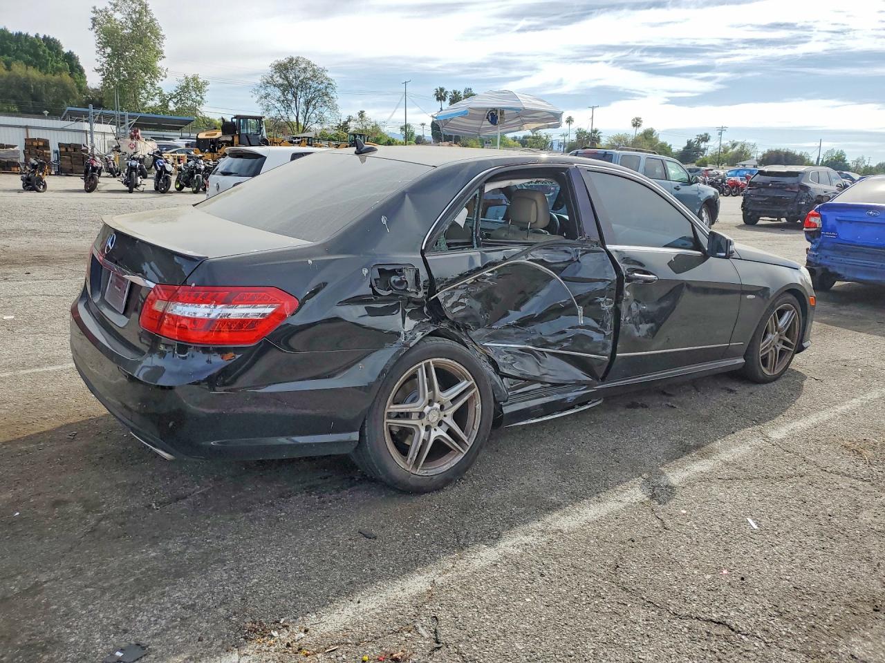 2012 Mercedes-Benz E-class VIN WDDHF5KB6CA560171 photo 3