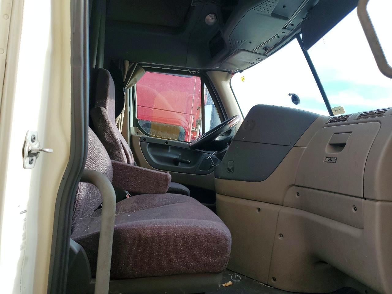 2019 FREIGLINER All other VIN 3AKJGLDR5KSKL6992 photo 5