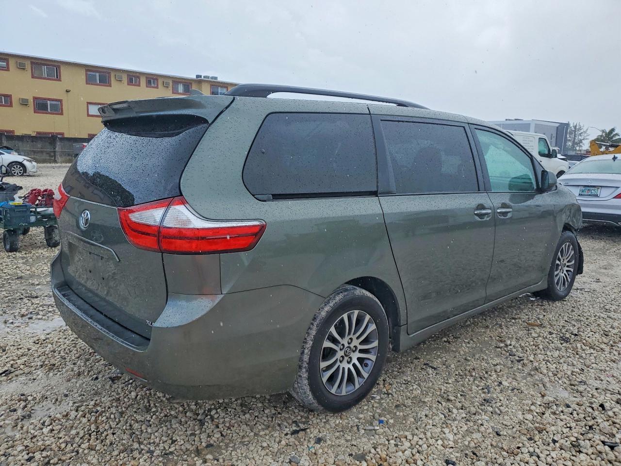2018 Toyota Sienna VIN 5TDYZ3DC0JS942398 photo 3