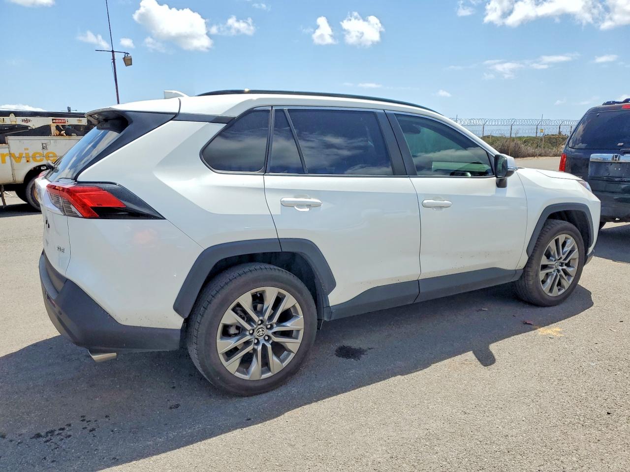 2024 Toyota Rav4 VIN JTMC1RFV2RJ028701 photo 3