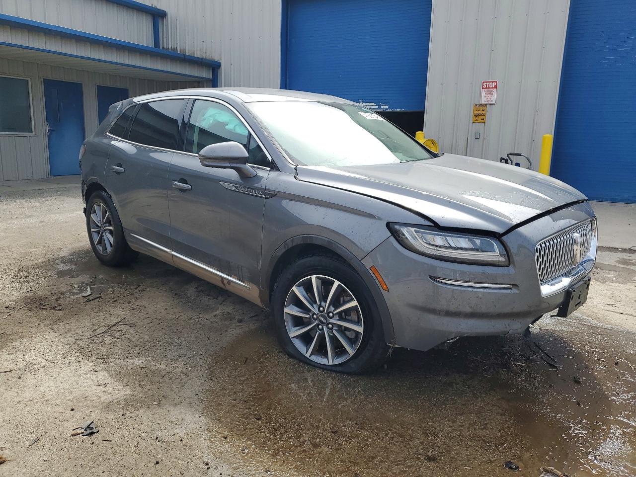 2021 Lincoln Nautilus VIN 2LMPJ8J93MBL00126 photo 4