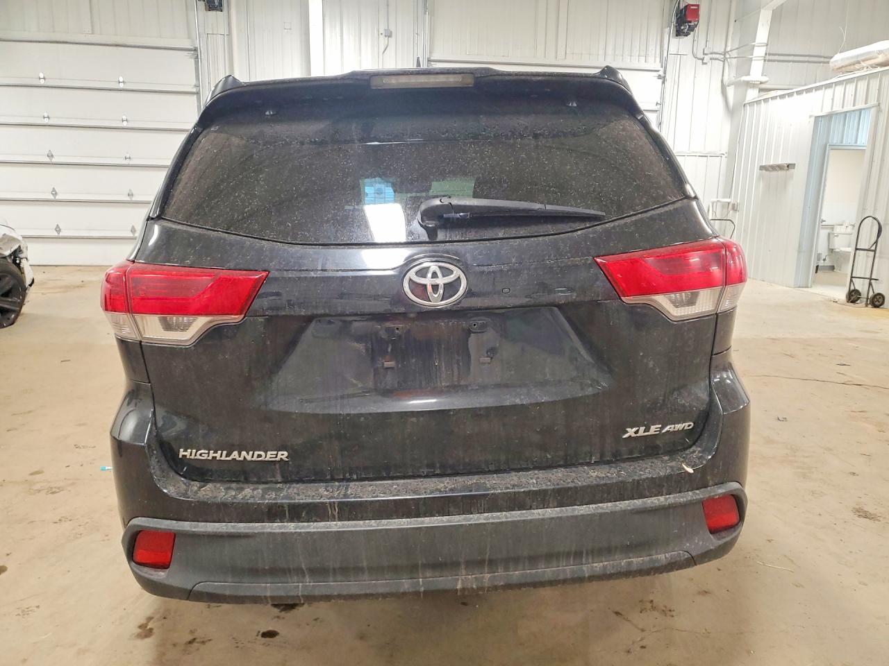 2017 Toyota Highlander VIN 5TDJZRFH0HS442815 photo 6