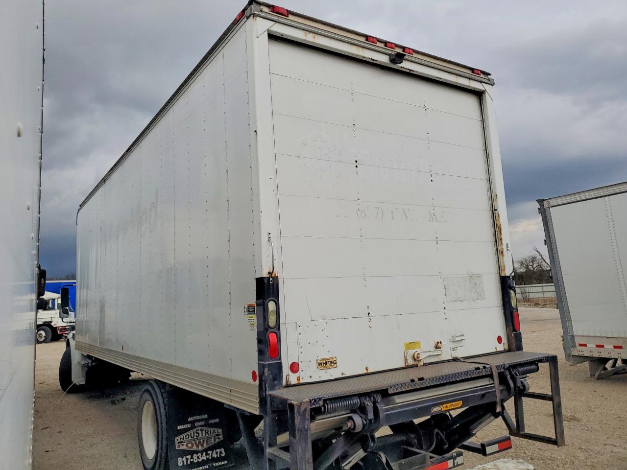 2011 FREIGHTLINER All other VIN 1FVACWDT8BDAY6924 photo 2