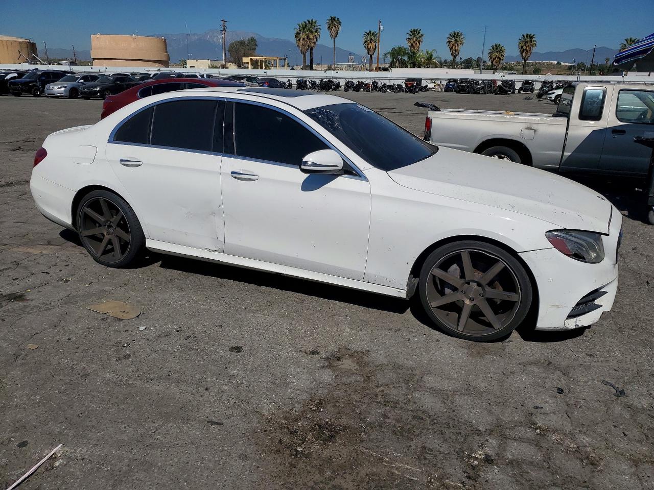 2017 Mercedes-Benz E-class VIN WDDZF4JBXHA098351 photo 4