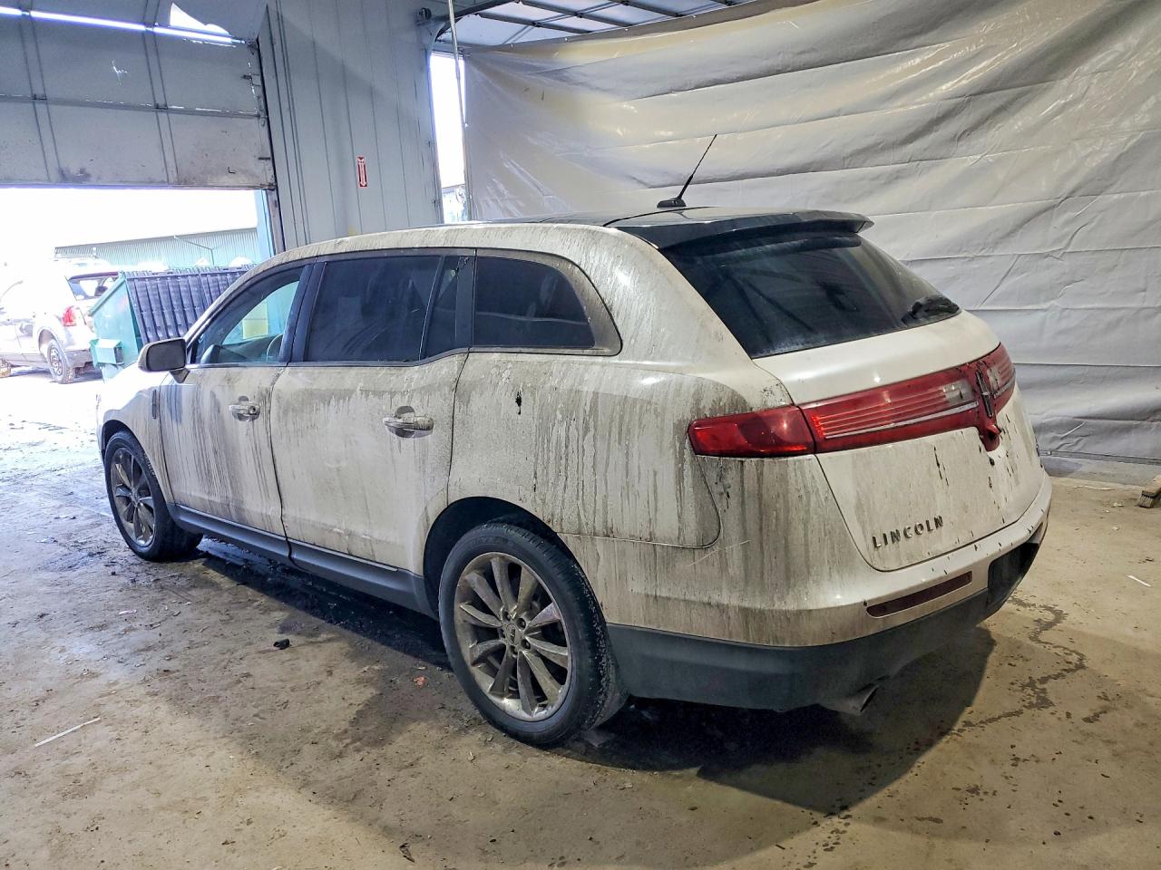 2010 LINCOLN Mkt VIN 2LMHJ5AT0ABJ12397 photo 2