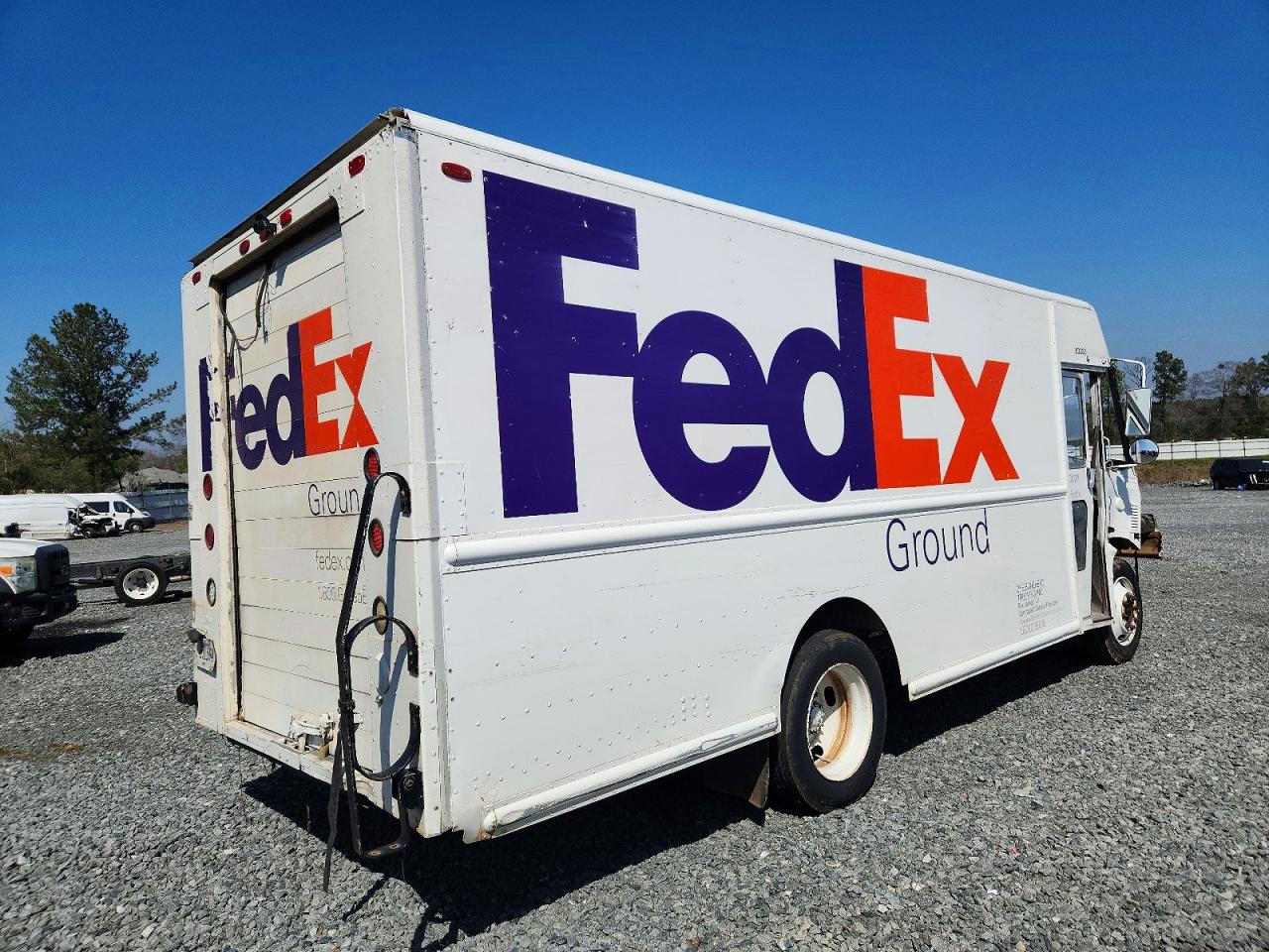 2005 UTILITY All models VIN 4UZAARBW65CU66959 photo 4