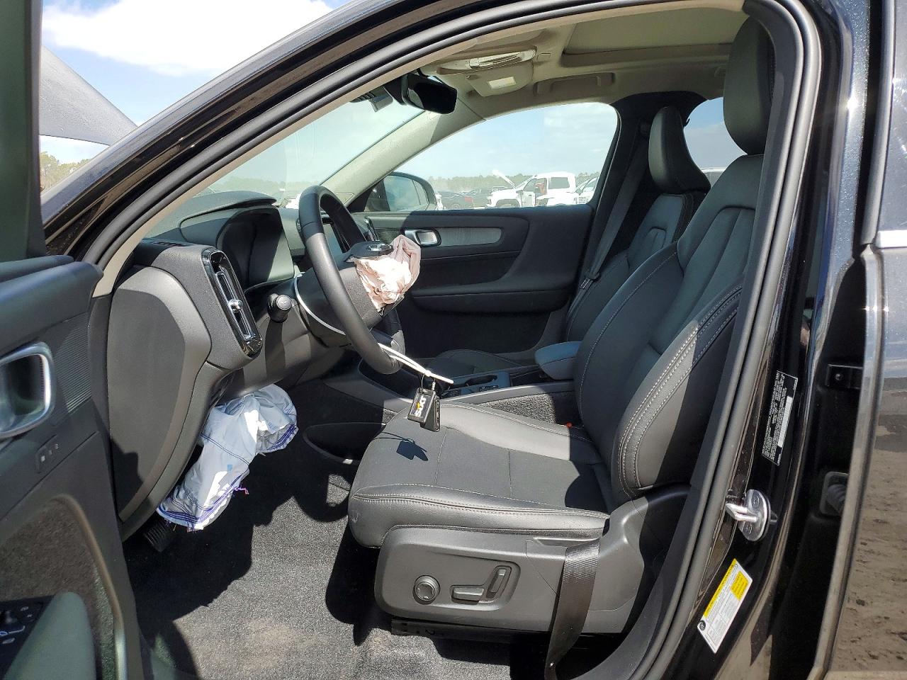 2025 Volvo Xc40 core VIN YV4L12UJ2S2607465 photo 7