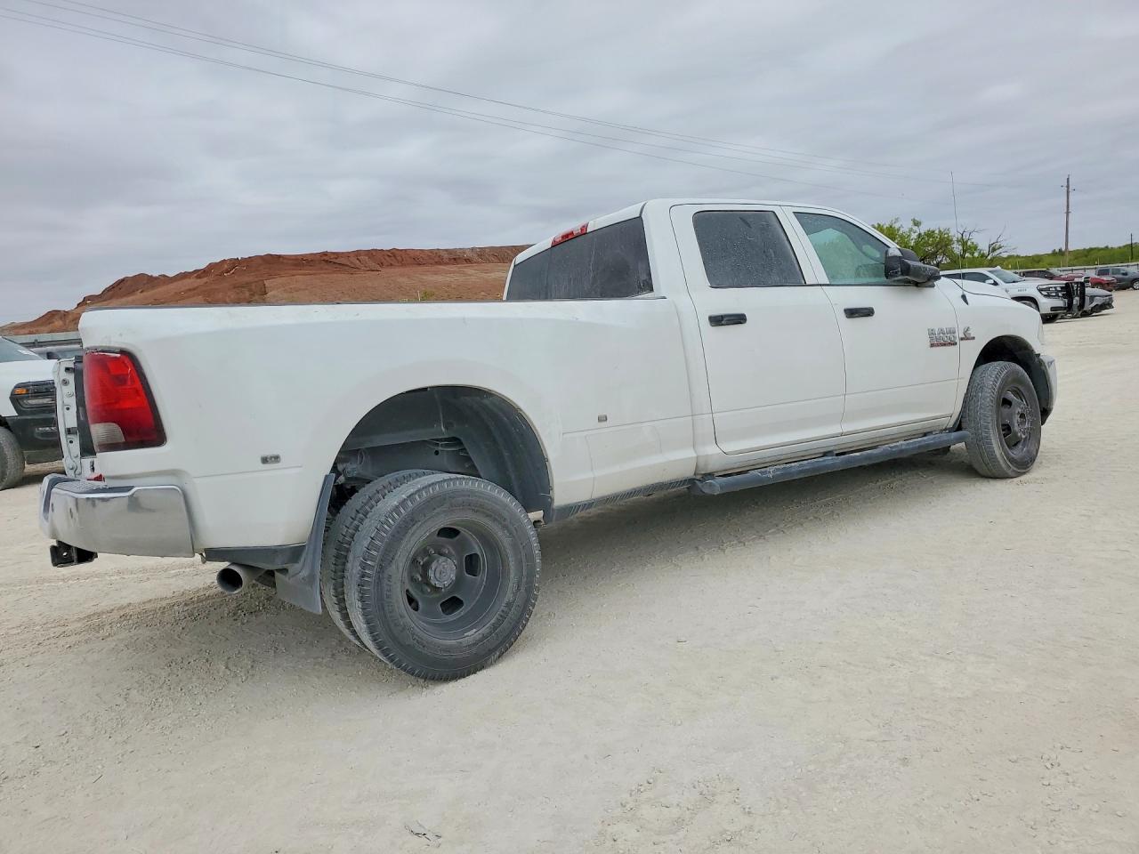 2017 Ram 3500 VIN 3C63RPGL9HG635289 photo 3