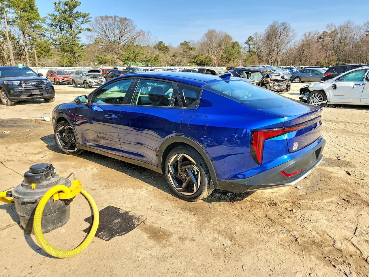 2025 Kia All other VIN 3KPFU4DE5SE187886 photo 2