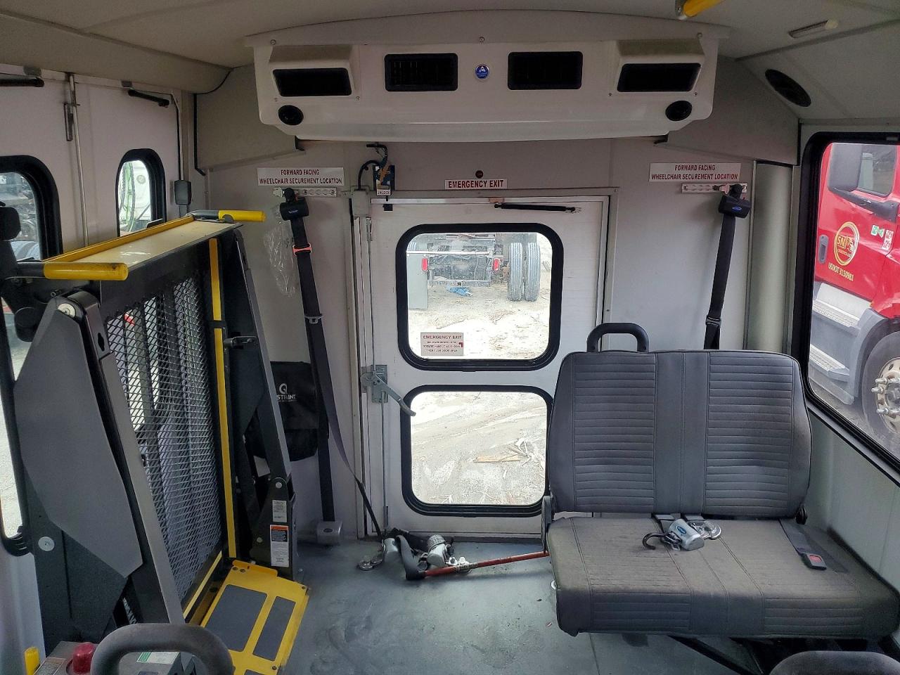 2019 Ford Econoline VIN 1FDFE4FS0KDC03215 photo 10