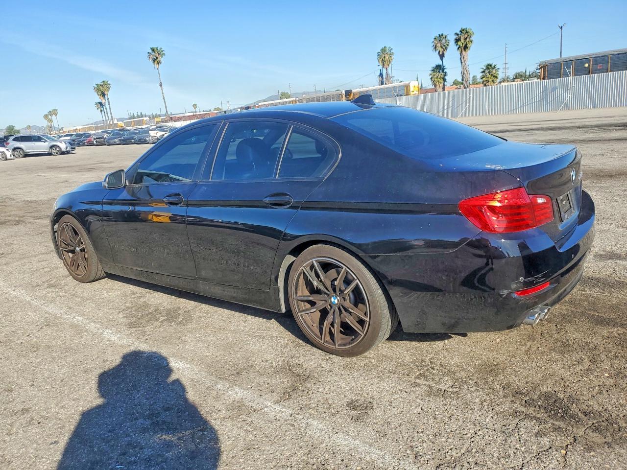 2014 BMW 5 series VIN WBAXA5C54ED689389 photo 2