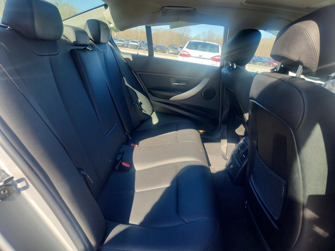 2018 BMW 3 series VIN WBA8A9C59JAH13924 photo 10