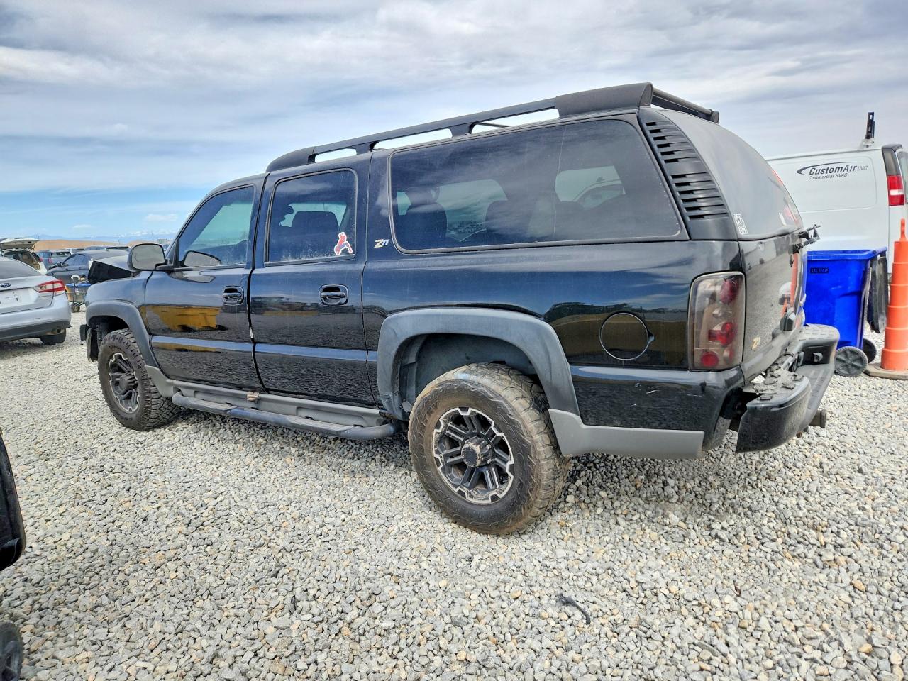 2003 Chevrolet Suburban VIN 3GNFK16Z63G283124 photo 2