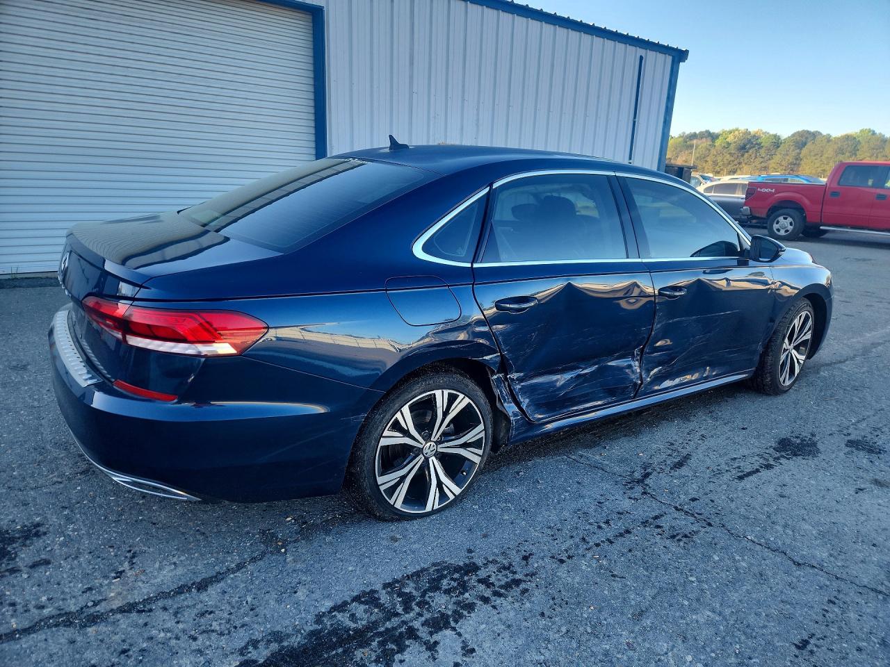 2021 Volkswagen Passat VIN 1VWSA7A38MC008212 photo 3