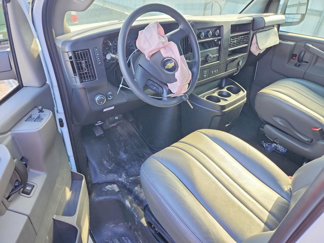 2025 Chevrolet Express VIN 1GCWGAFP6S1189430 photo 8