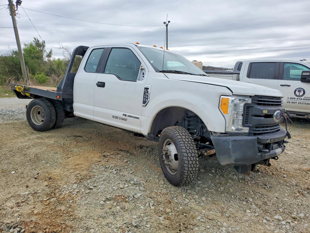 2017 Ford F350 VIN 1FD8X3HT2HEC18305 photo 4