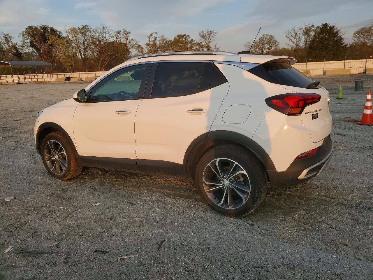 2023 Buick Encore VIN KL4MMDS25PB059355 photo 2