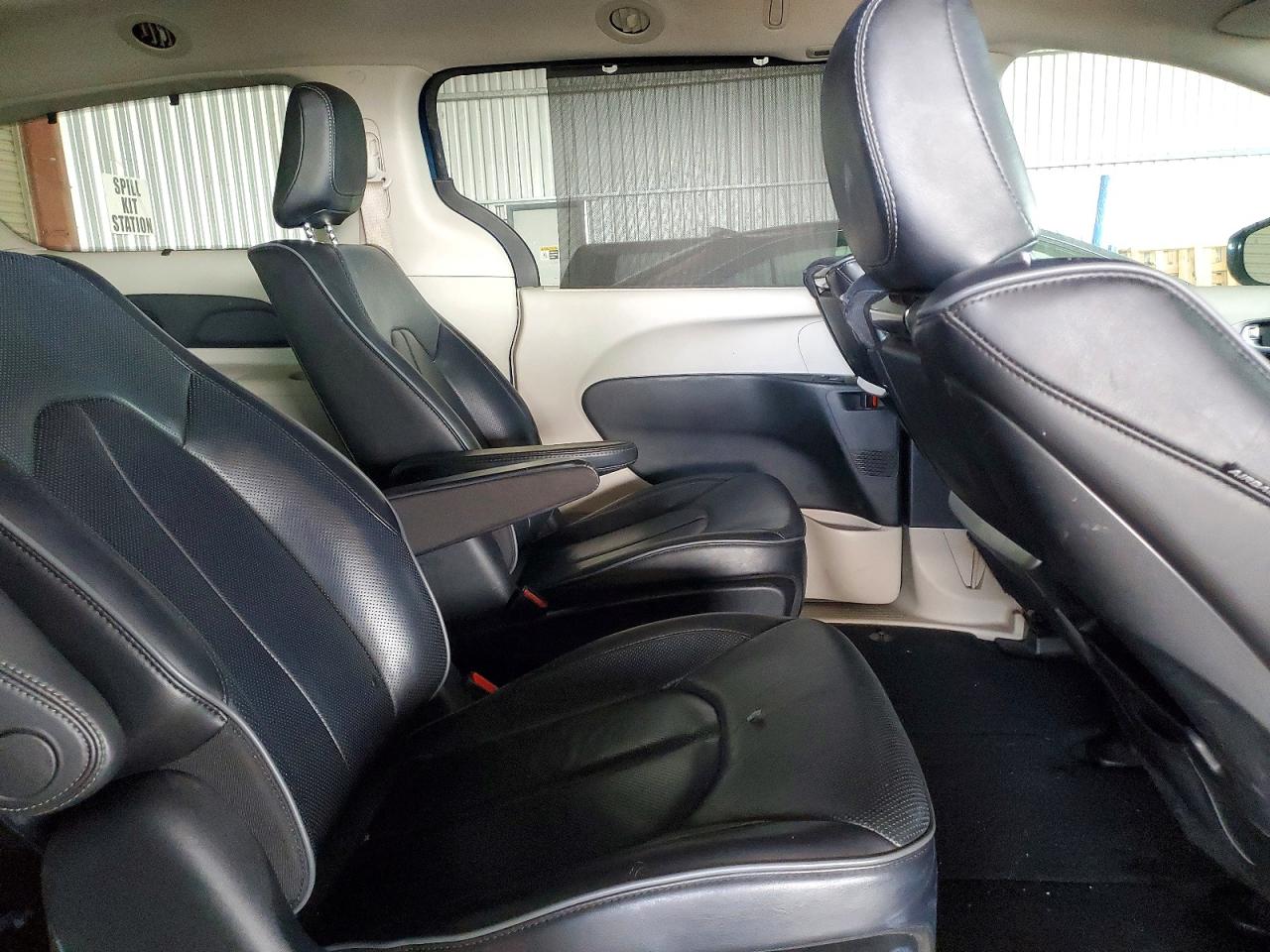 2018 Chrysler Pacifica VIN 2C4RC1N79JR230136 photo 11