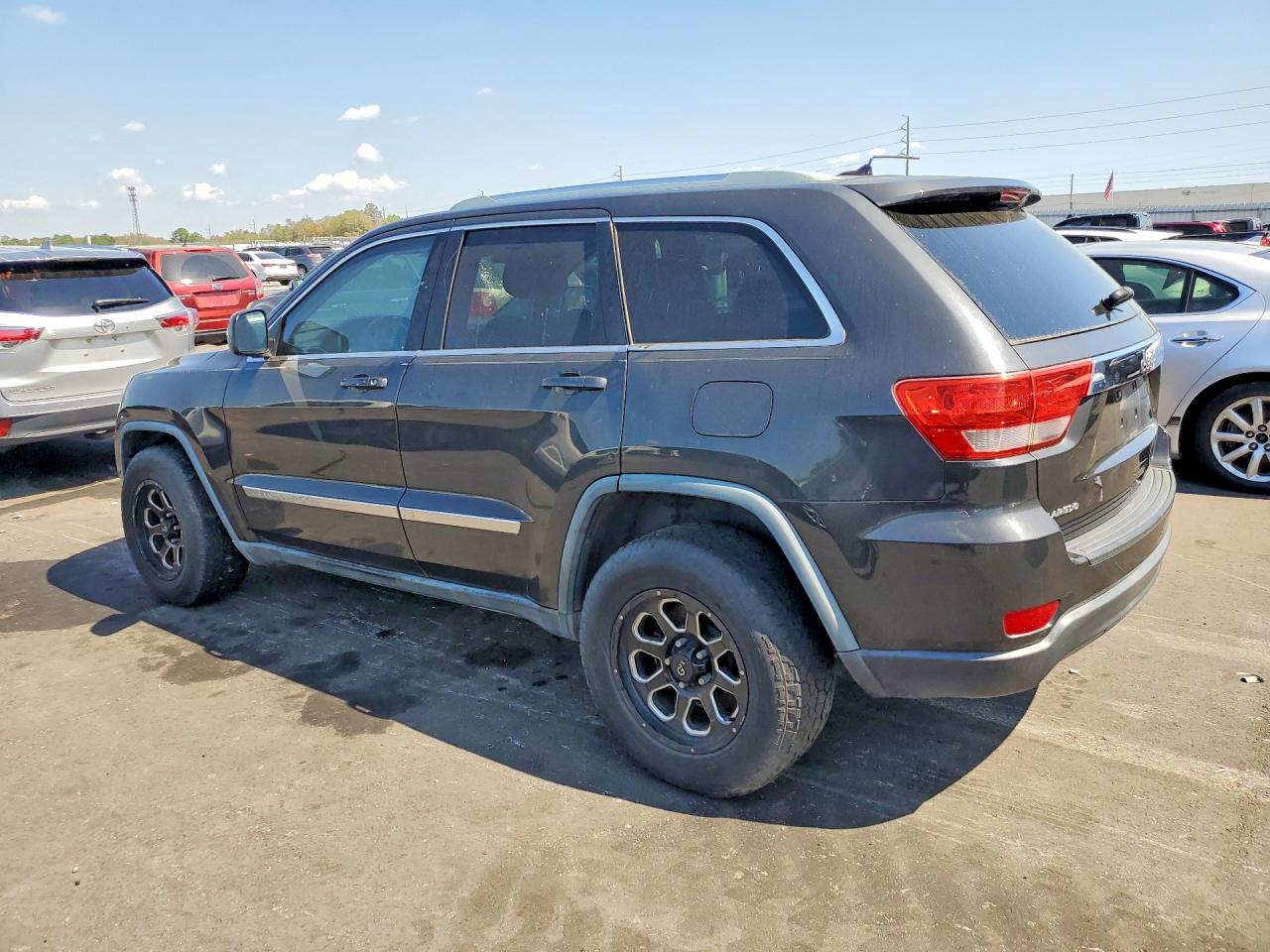 2011 Jeep Cherokee VIN 1J4RS4GG2BC573408 photo 2