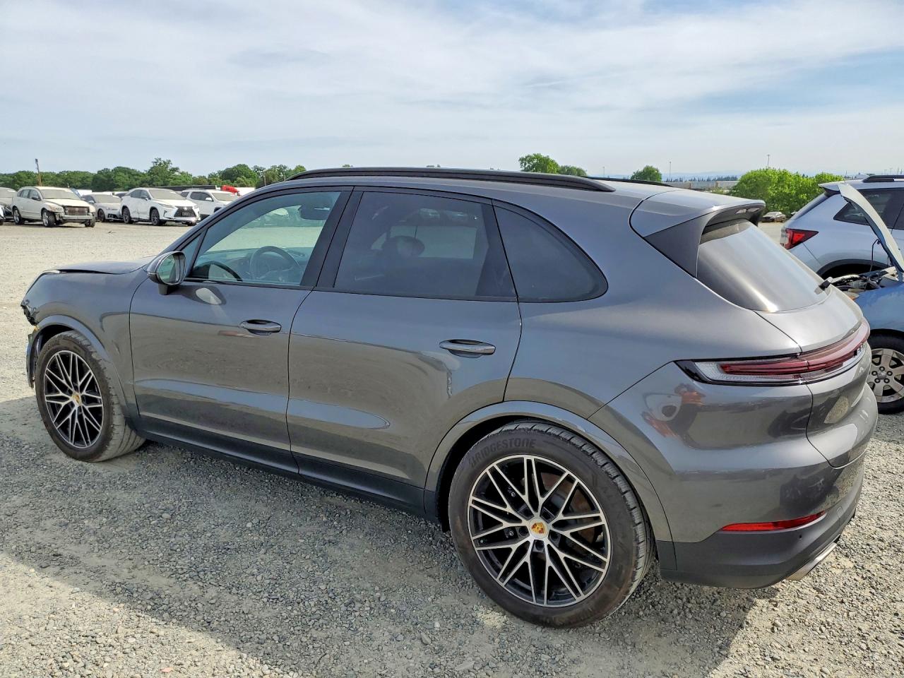 2024 Porsche Cayenne VIN WP1AA2AY9RDA09740 photo 2