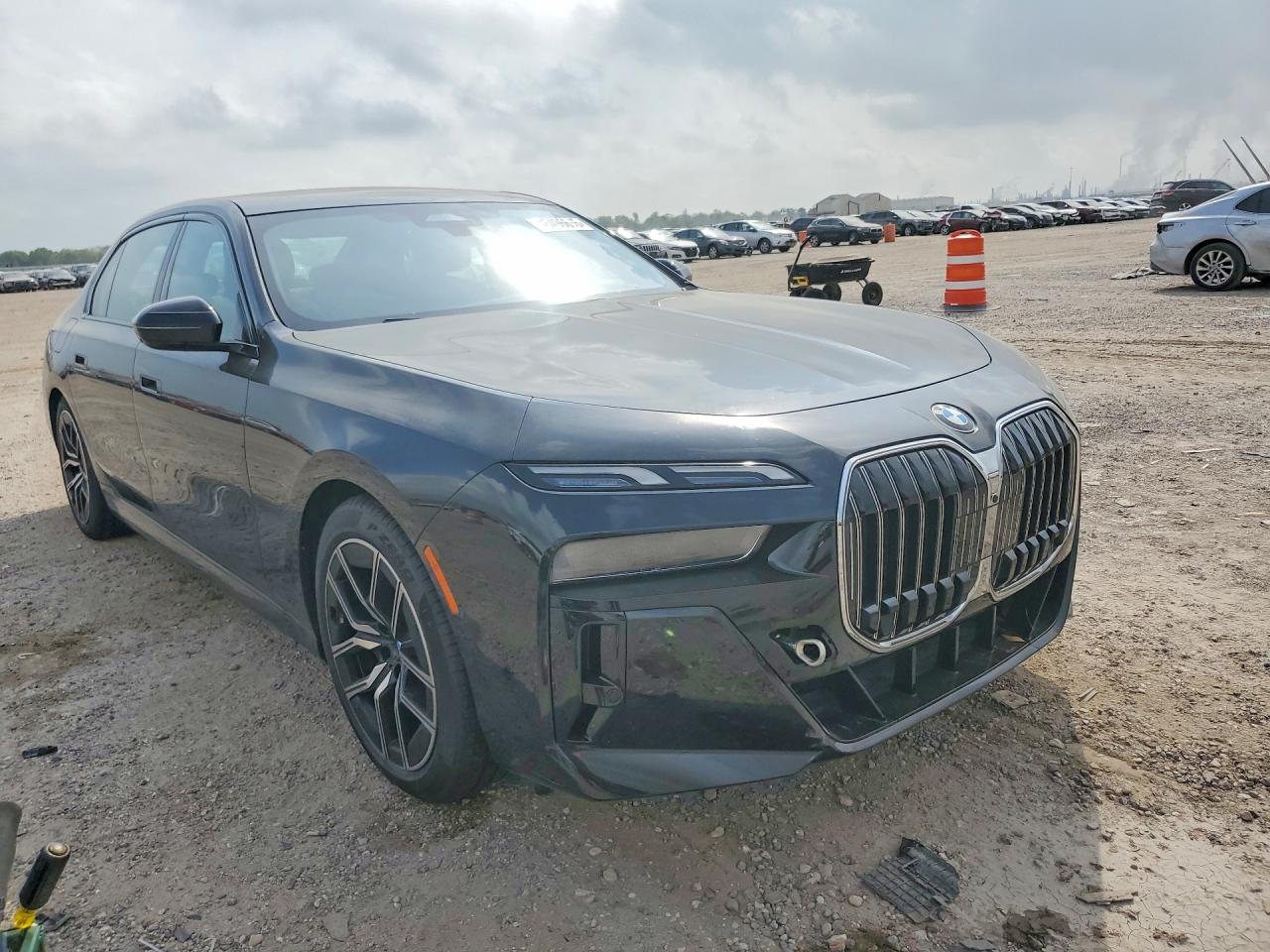 2023 BMW 7 series VIN WBA23EH00PCM21708 photo 4