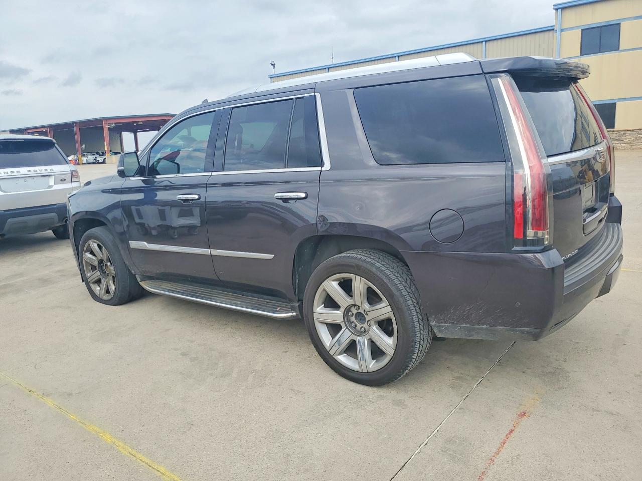 2018 Cadillac Escalade VIN 1GYS3BKJXJR368601 photo 2