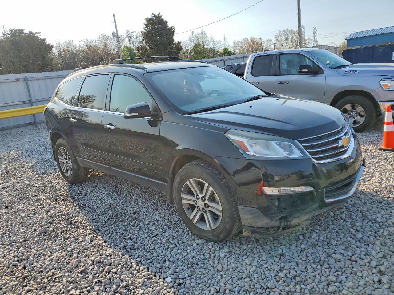 2016 CHEV Traverse VIN 1GNKVGKD5GJ342557 photo 4