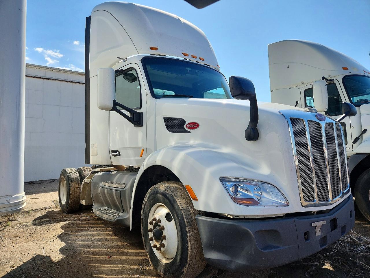 2017 PETERBILT All models VIN 1XPBA48X9HD428683 photo 1