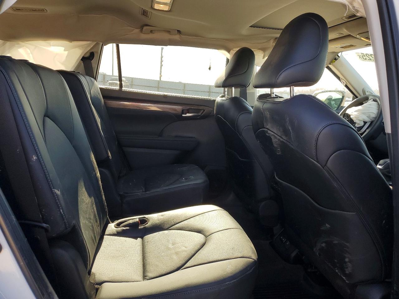 2025 Toyota Highlander hybrid VIN 5TDXBRCH7SS671888 photo 11