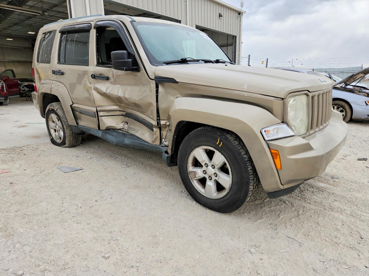 2011 Jeep Liberty VIN 1J4PN2GK7BW565469 photo 4
