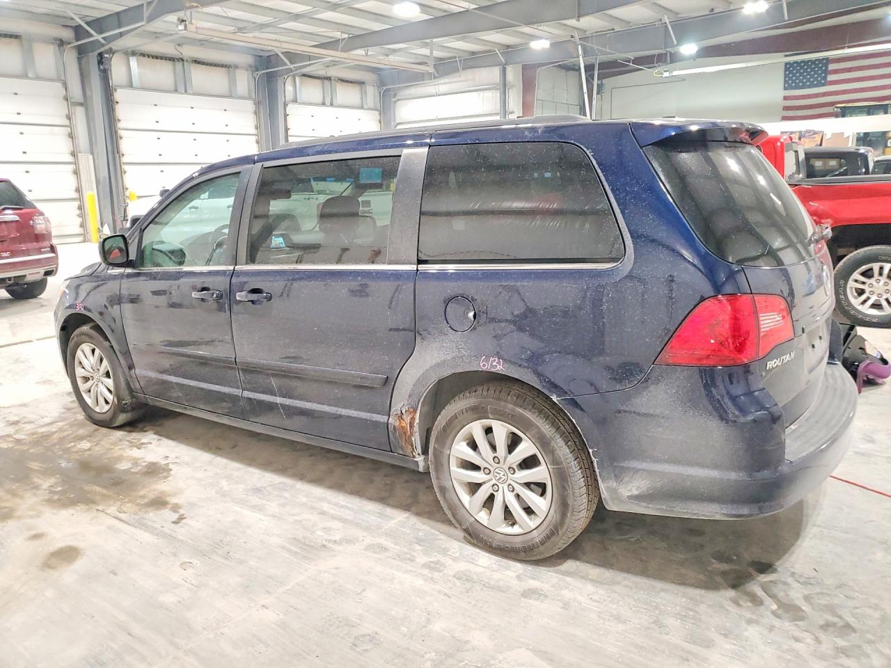 2012 VOLKSWAGEN Routan VIN 2C4RVABG9CR321294 photo 2