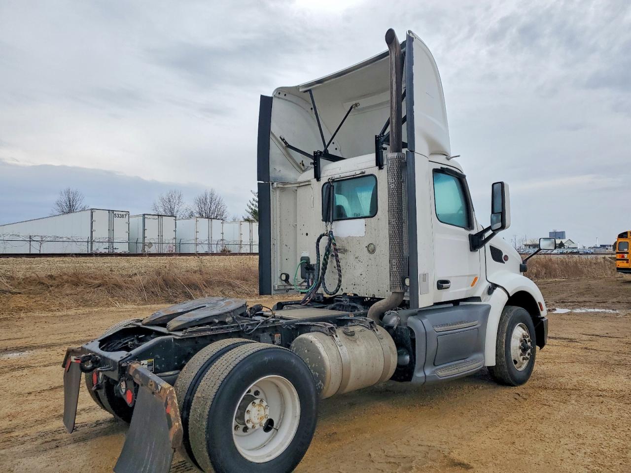 2017 PETERBILT All models VIN 1XPBA48X8HD409526 photo 4