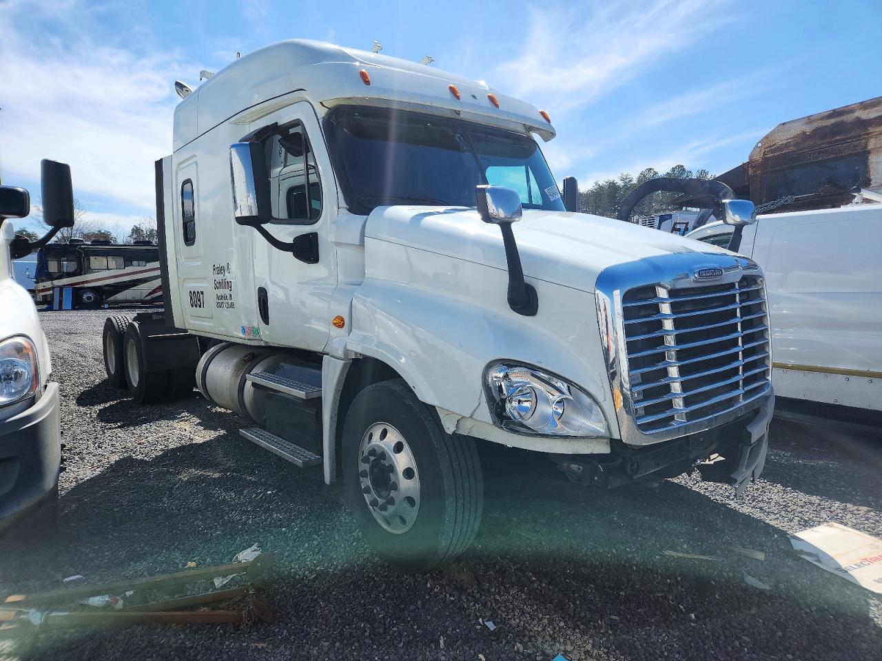 2018 FREIGLINER All other VIN 1FUJGLDR4JLJY7231 photo 1