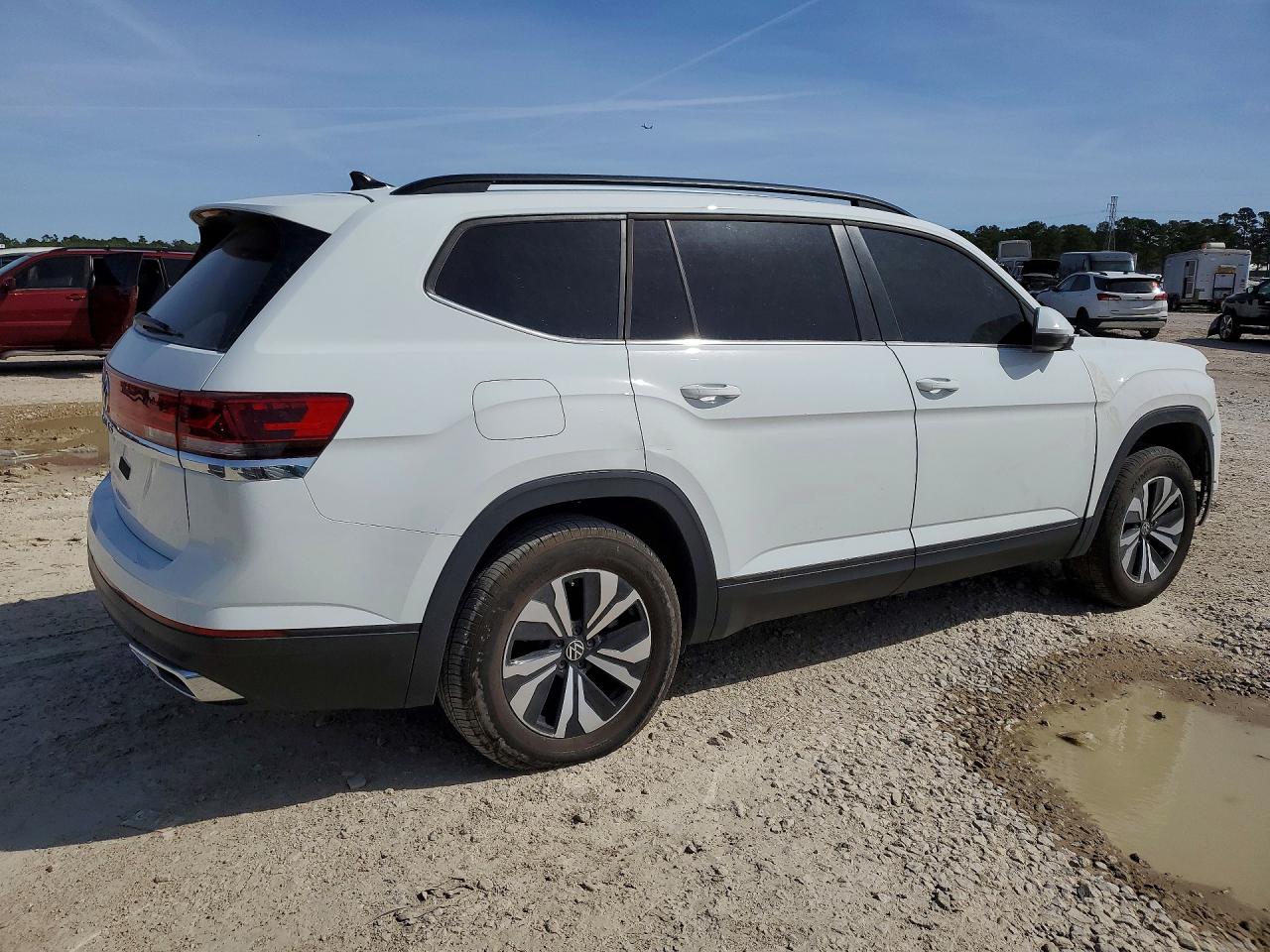 2025 Volkswagen Atlas VIN 1V2DR2CA3SC553376 photo 3