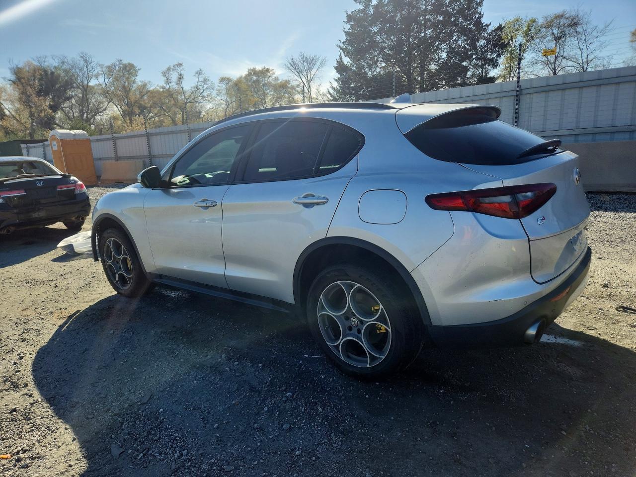 2018 Alfa Stelvio VIN ZASFAKPN9J7B78686 photo 2