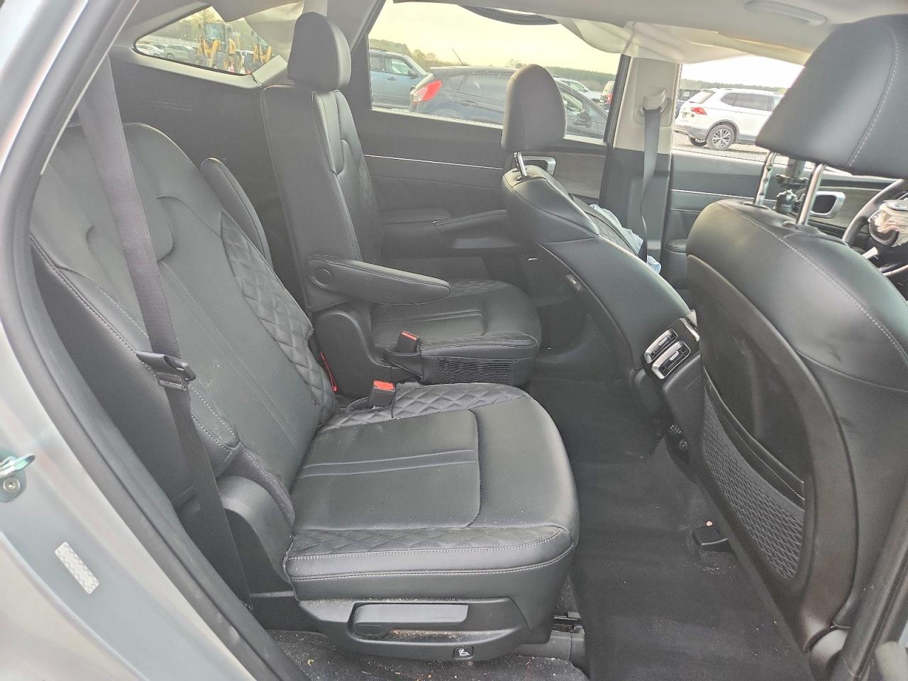 2021 Kia Sorento VIN 5XYRKDLF1MG042802 photo 11