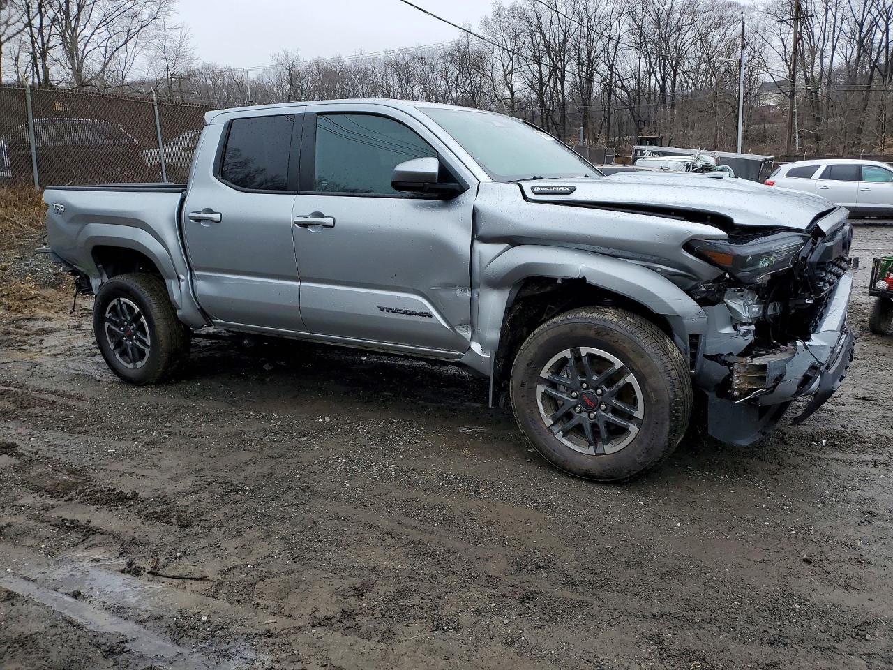 2024 Toyota Tacoma VIN 3TYLC5LNXRT004631 photo 4