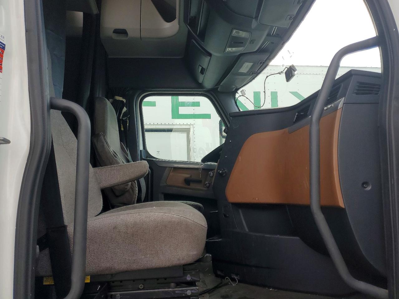 2019 FREIGHTLINER All other VIN 3AKJHHDR4KSKR1394 photo 5
