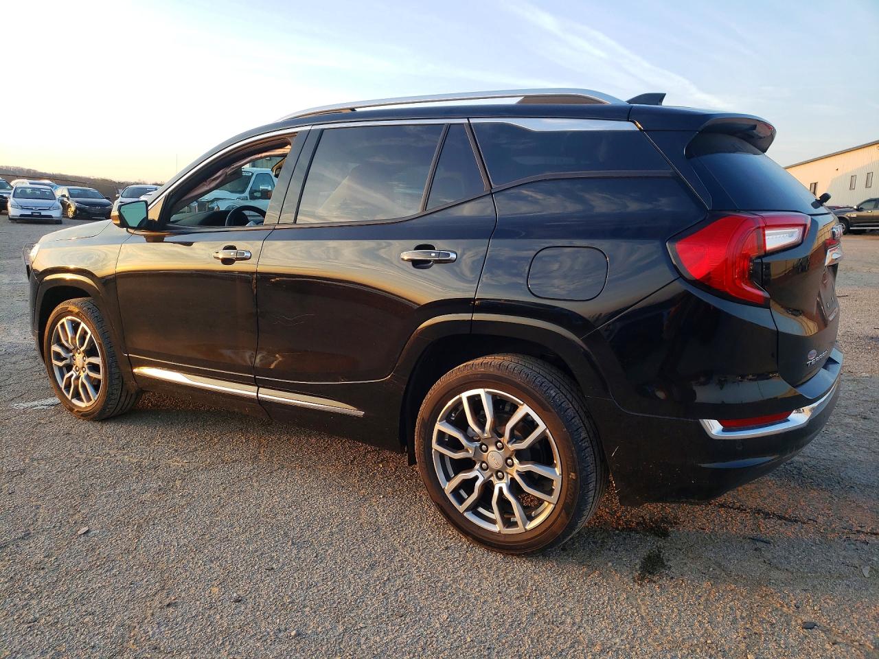 2024 GMC Terrain VIN 3GKALXEG3RL392843 photo 2