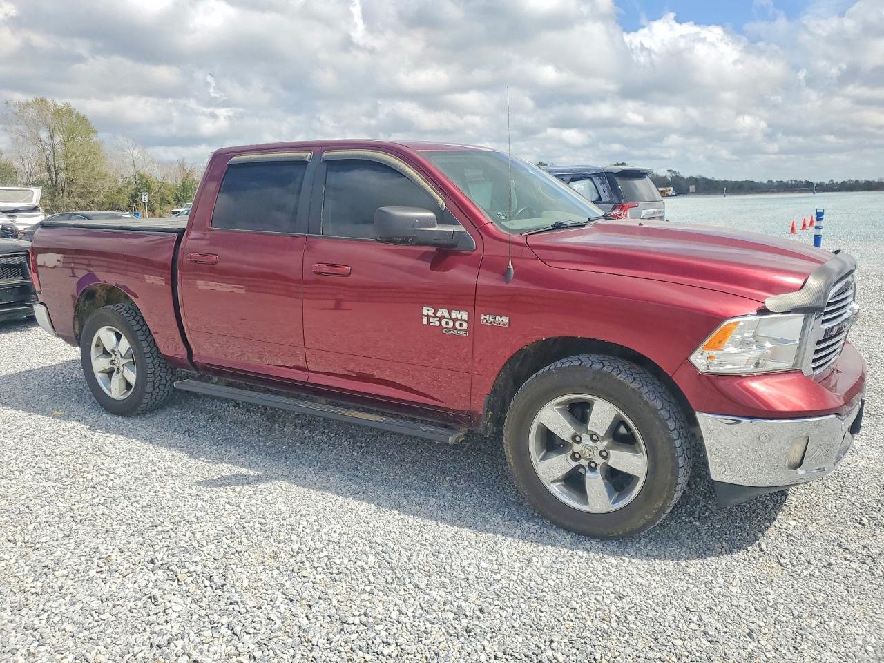 2019 Ram 1500 classic VIN 1C6RR6LT3KS529186 photo 4