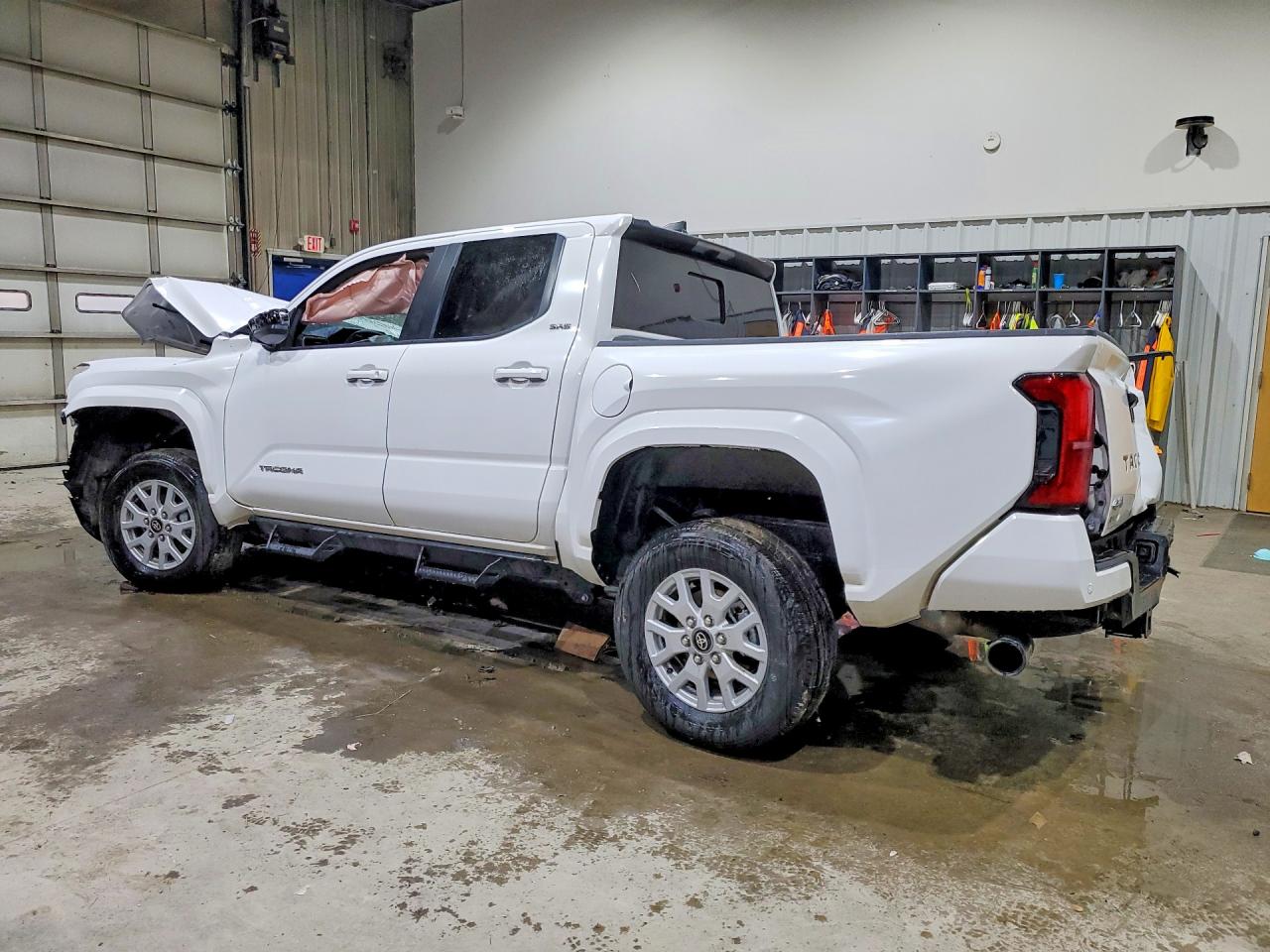 2025 Toyota Tacoma VIN 3TMLB5JN3SM195476 photo 2