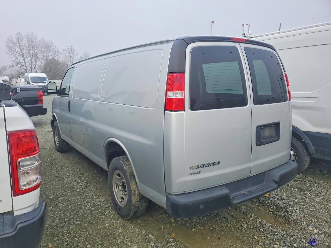 2023 CHEV Express VIN 1GCWGAFP5P1233361 photo 2