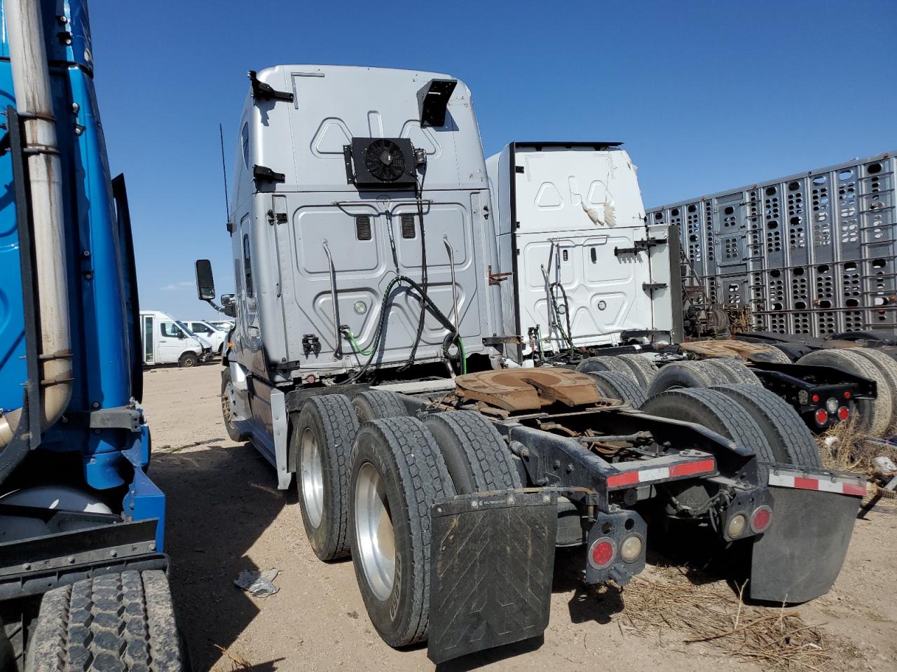 2013 FREIGHTLINER All other VIN 3AKJGLDR4DSFH7348 photo 3