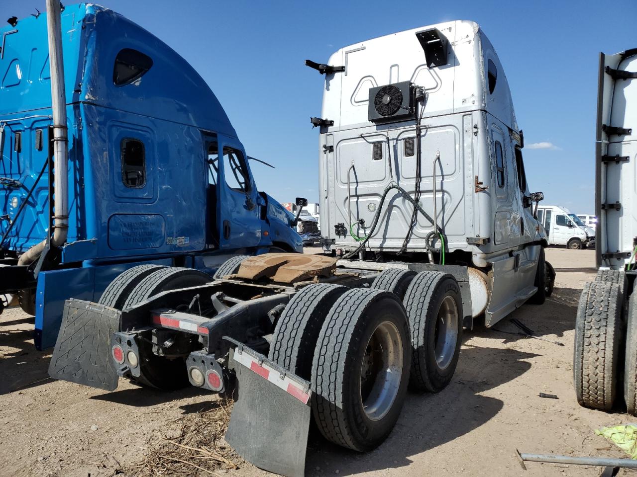 2013 FREIGHTLINER All other VIN 3AKJGLDR4DSFH7348 photo 4