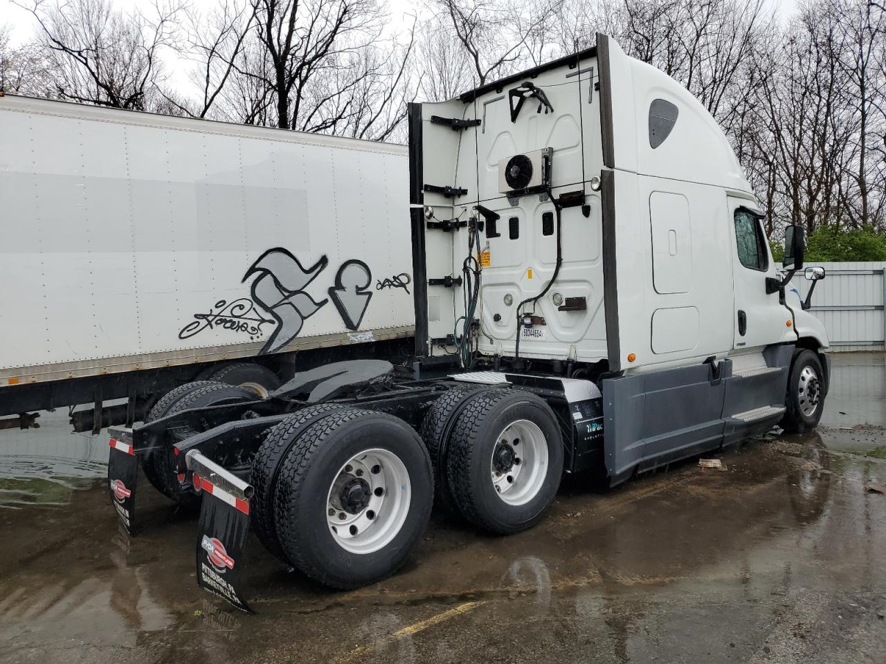 2017 FREIGHTLINER CASCADIA 125 VIN 3AKJGLDR3HSHV7415 photo 4
