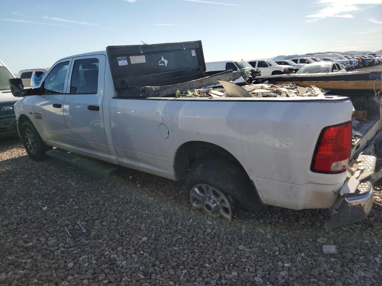 2015 RAM 2500 VIN 3C6UR4HJ4FG642969 photo 2